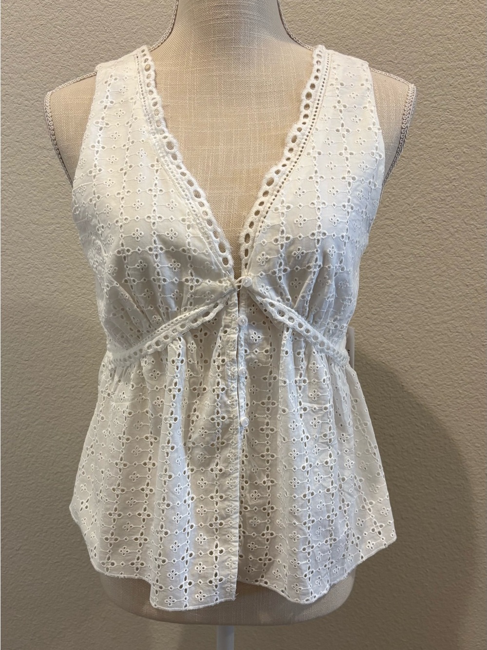 Pure cotton!Women’s White Eyelet Tie-Front Tank Top “KIRIOUS”